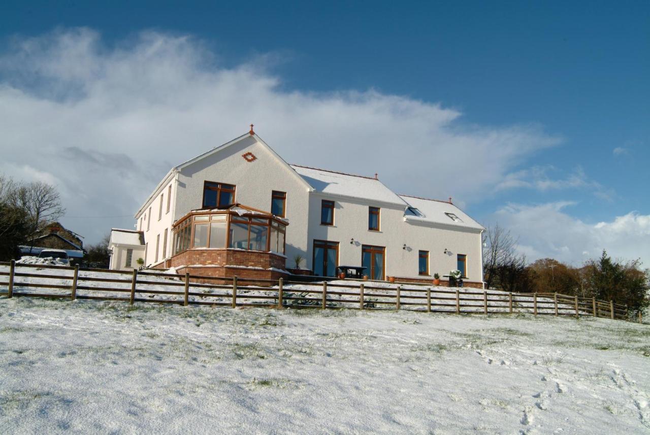 Penddaulwyn Uchaf Farm # Carmarthenshire Apartamento Nantgaredig Exterior foto